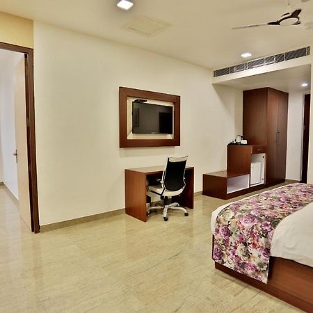 Royal Imperio Hotel Faridábád Kültér fotó