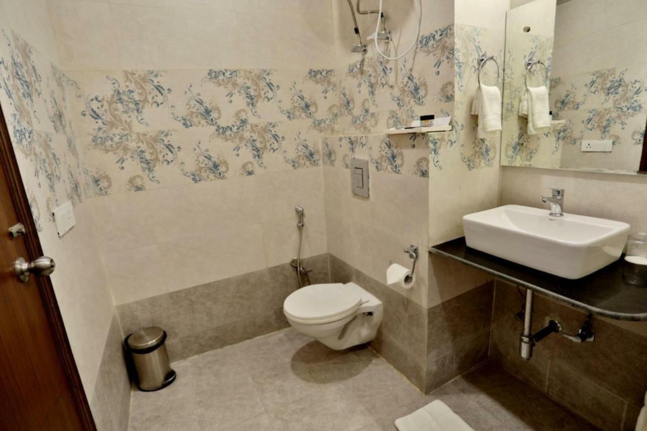 Royal Imperio Hotel Faridábád Kültér fotó