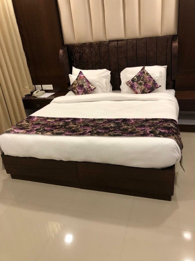 Royal Imperio Hotel Faridábád Kültér fotó