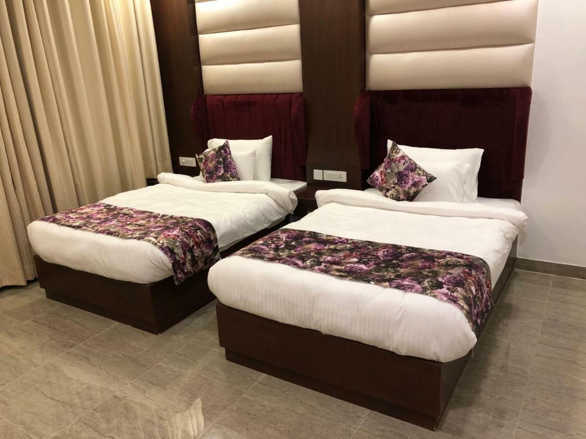 Royal Imperio Hotel Faridábád Kültér fotó