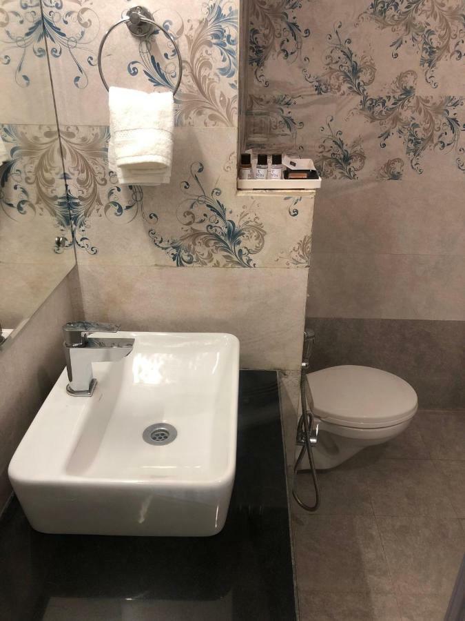 Royal Imperio Hotel Faridábád Kültér fotó